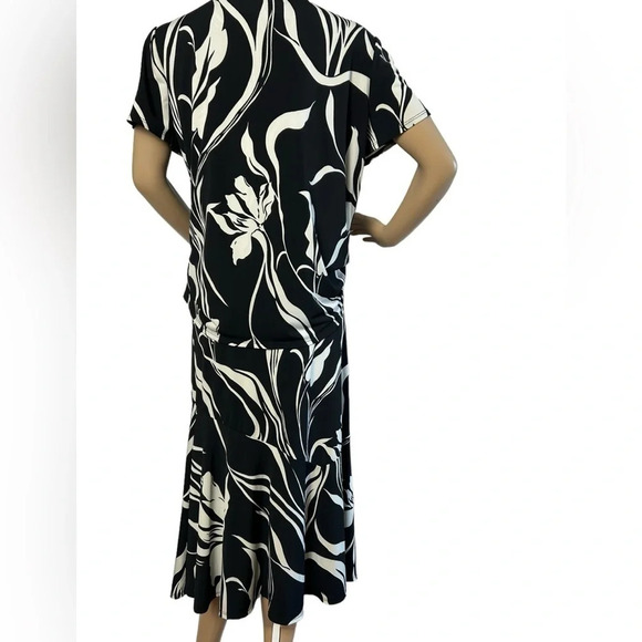 skirt & blouse,matching,ruffle,stretchy, artsy,large floral,quality,timeless.EC - Picture 3 of 10